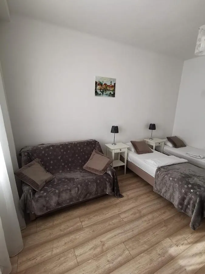Studio Dymińska Warszawa 0*,